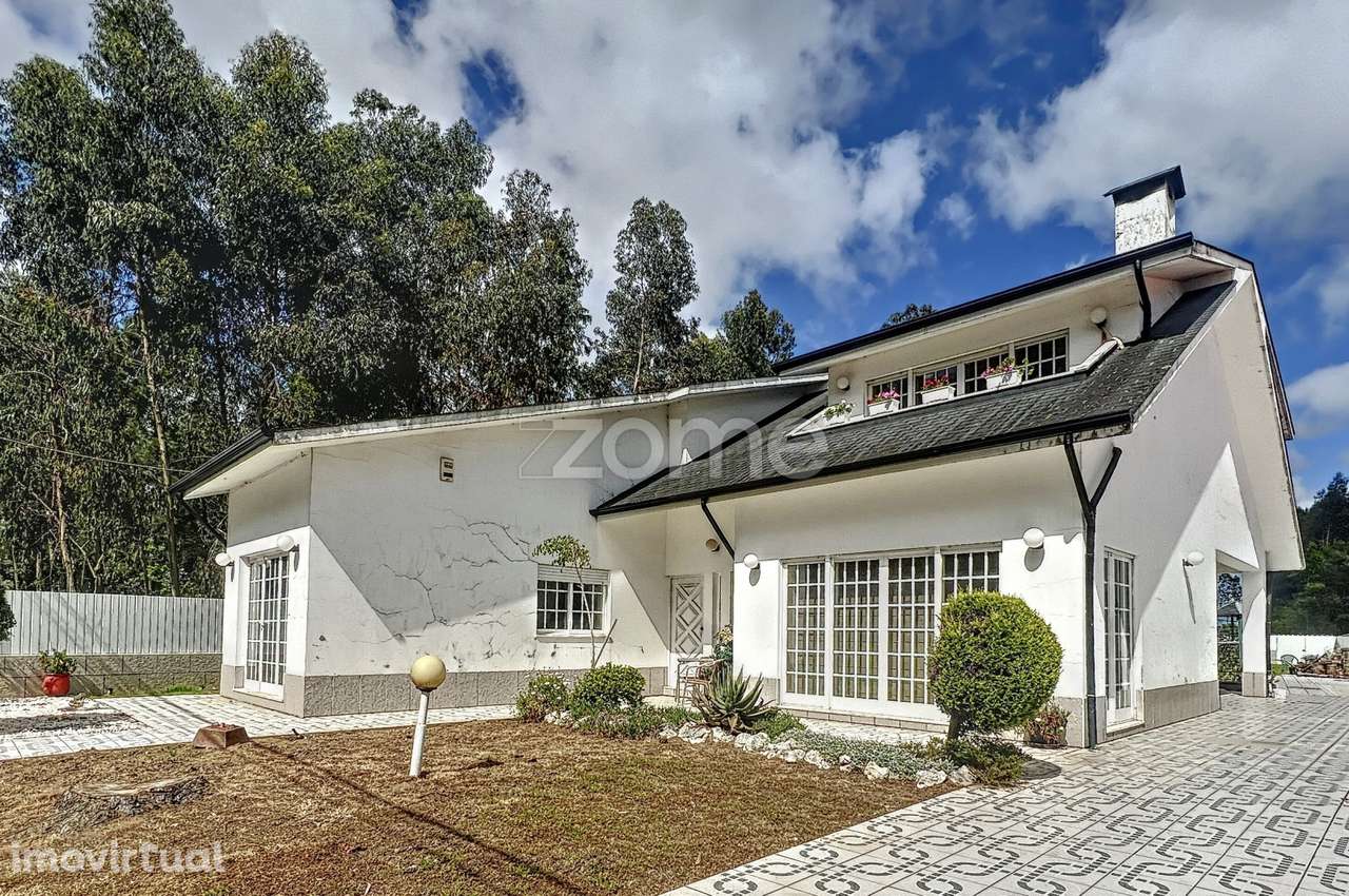 Moradia T4 de 4 frentes num lote de terreno de 3020m2 em Fiães. - Grande imagem: 2/27