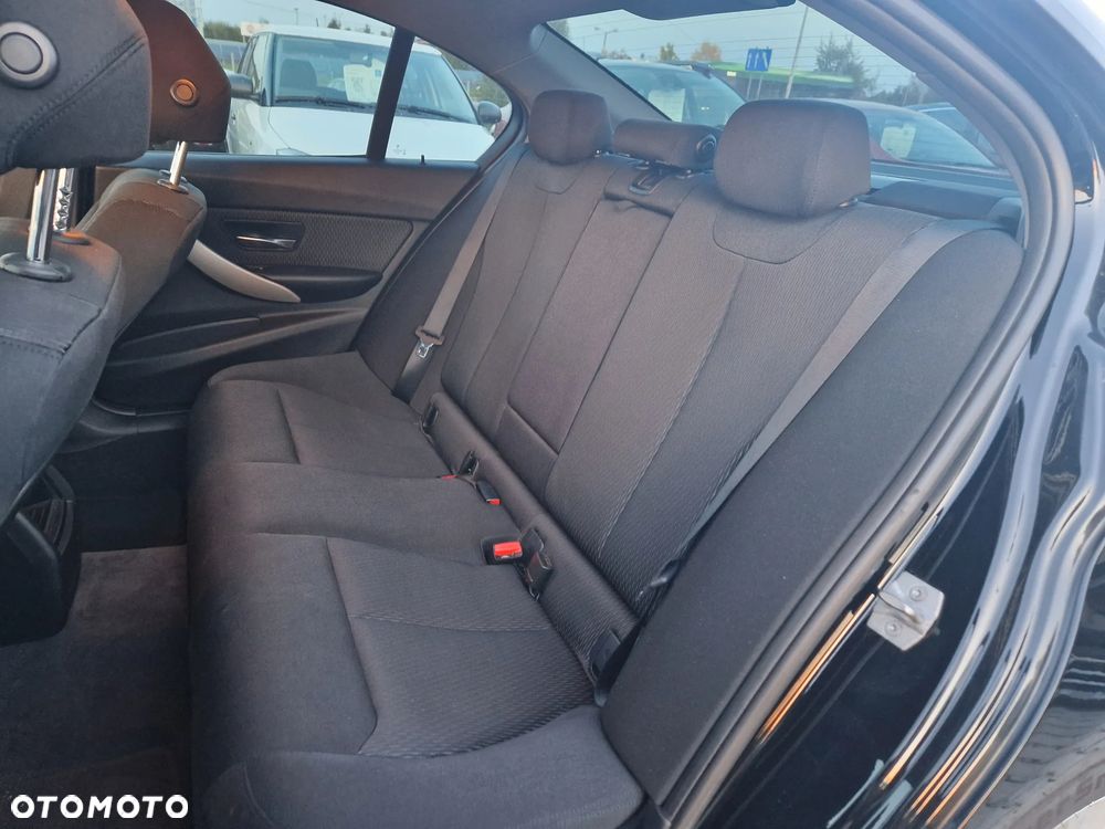 BMW Seria 3 316i Sport Line - 23