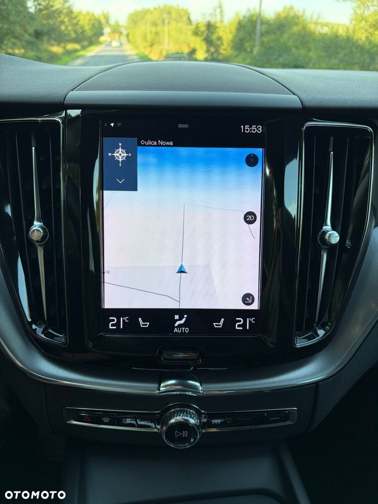 Volvo XC 60 B5 D AWD Plus Dark - 8