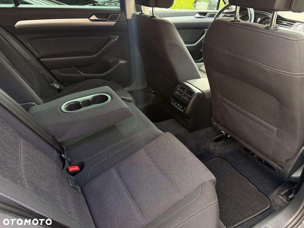 Volkswagen Passat Variant 1.6 TDI SCR DSG Comfortline - 36
