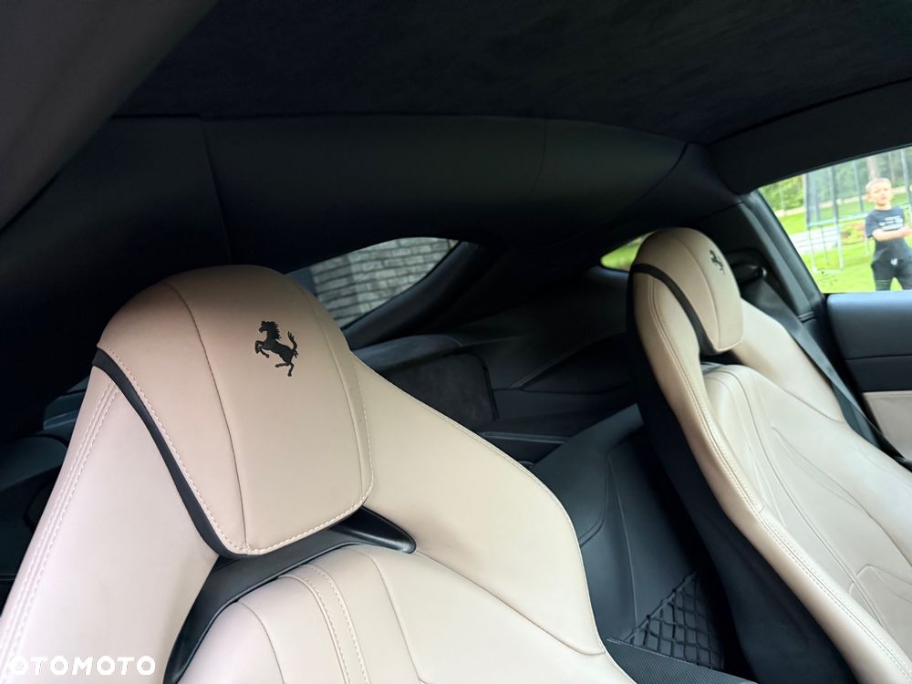 Ferrari 812 Superfast - 14