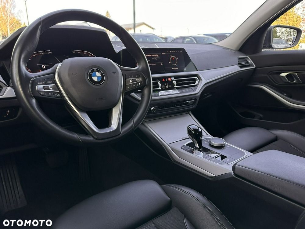 BMW Seria 3 318i Sport Line - 24