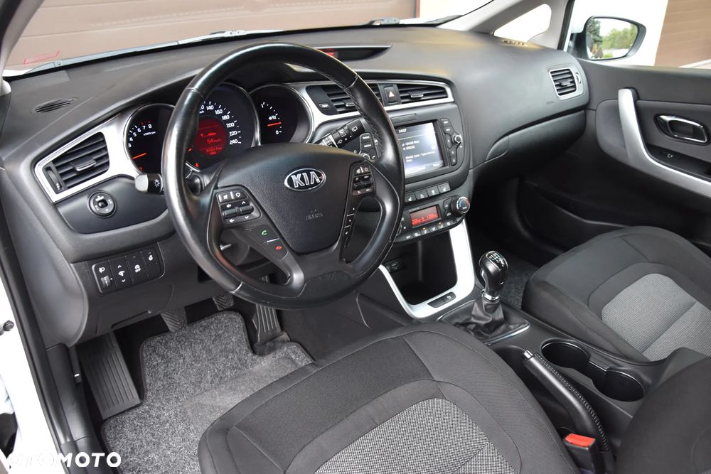 Kia Ceed 1.4 CVVT Dream-Team Edition - 19