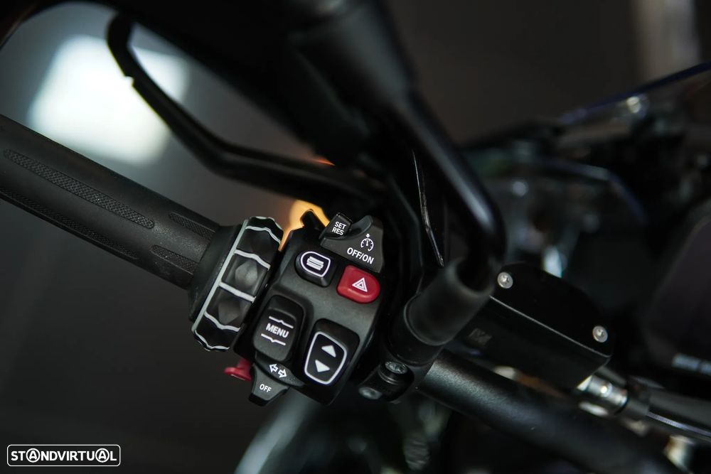BMW R 1300 GS TRIPLE BLACK C/RODAS RAIOS DOURADAS - 40