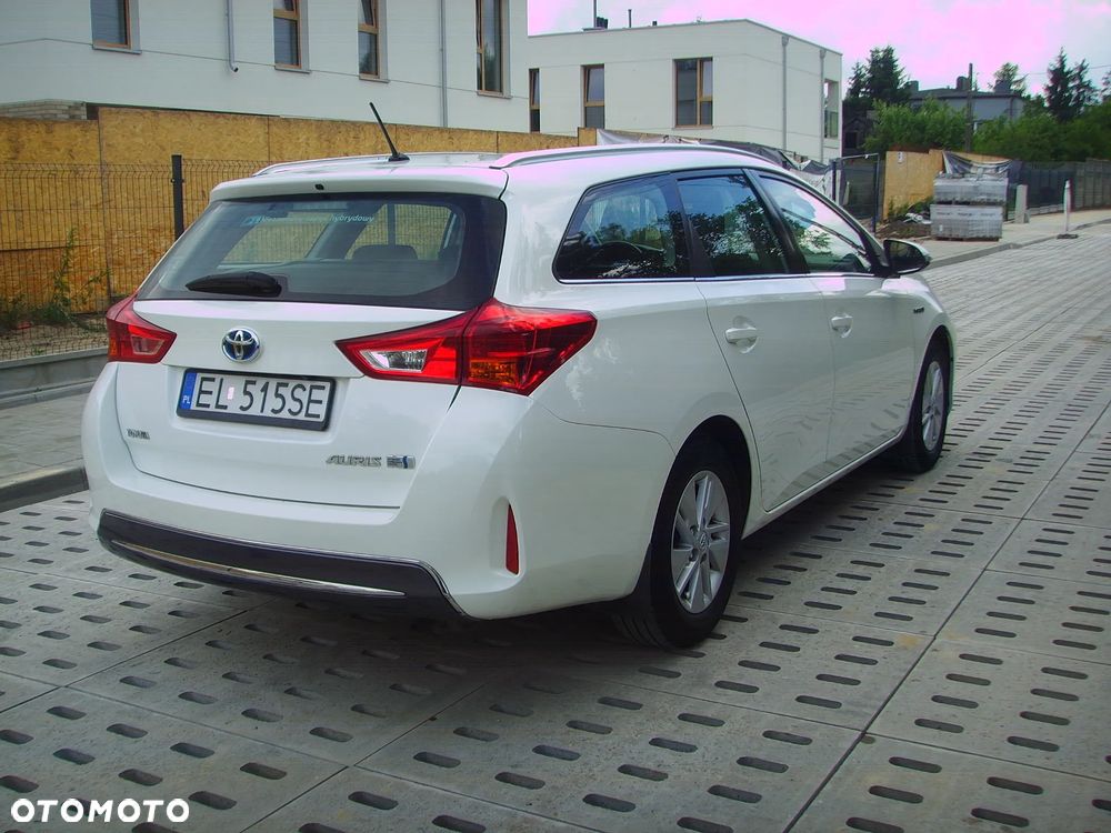 Toyota Auris ver-1-8-hsd-luna - 4