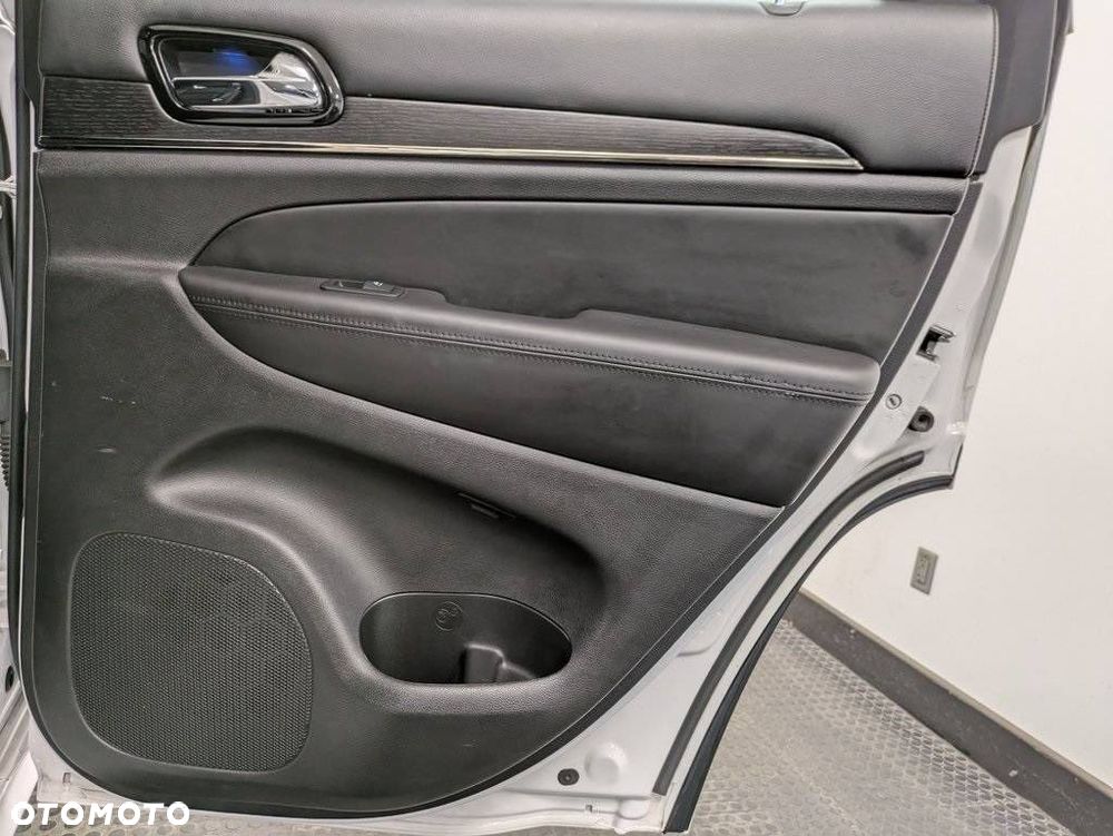 Jeep Grand Cherokee - 25