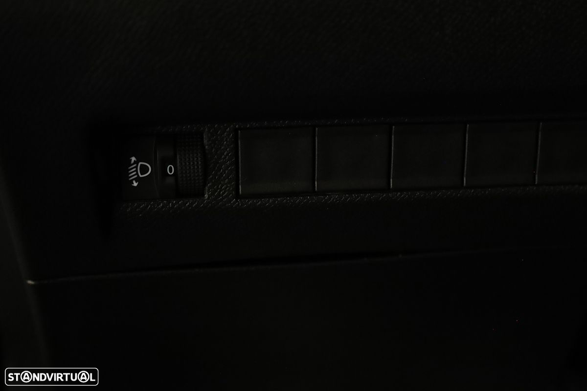 Peugeot 2008 1.2 PureTech Allure EAT8 - 20
