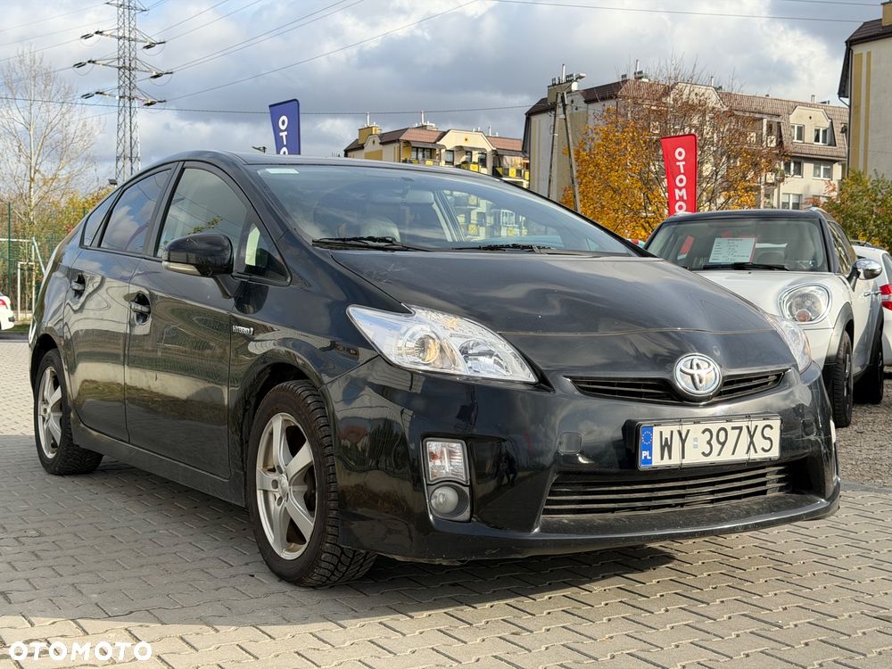 Toyota Prius (Hybrid) Executive - 9