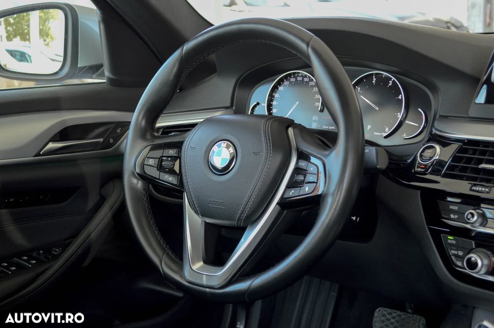BMW Seria 5 520d AT - 33
