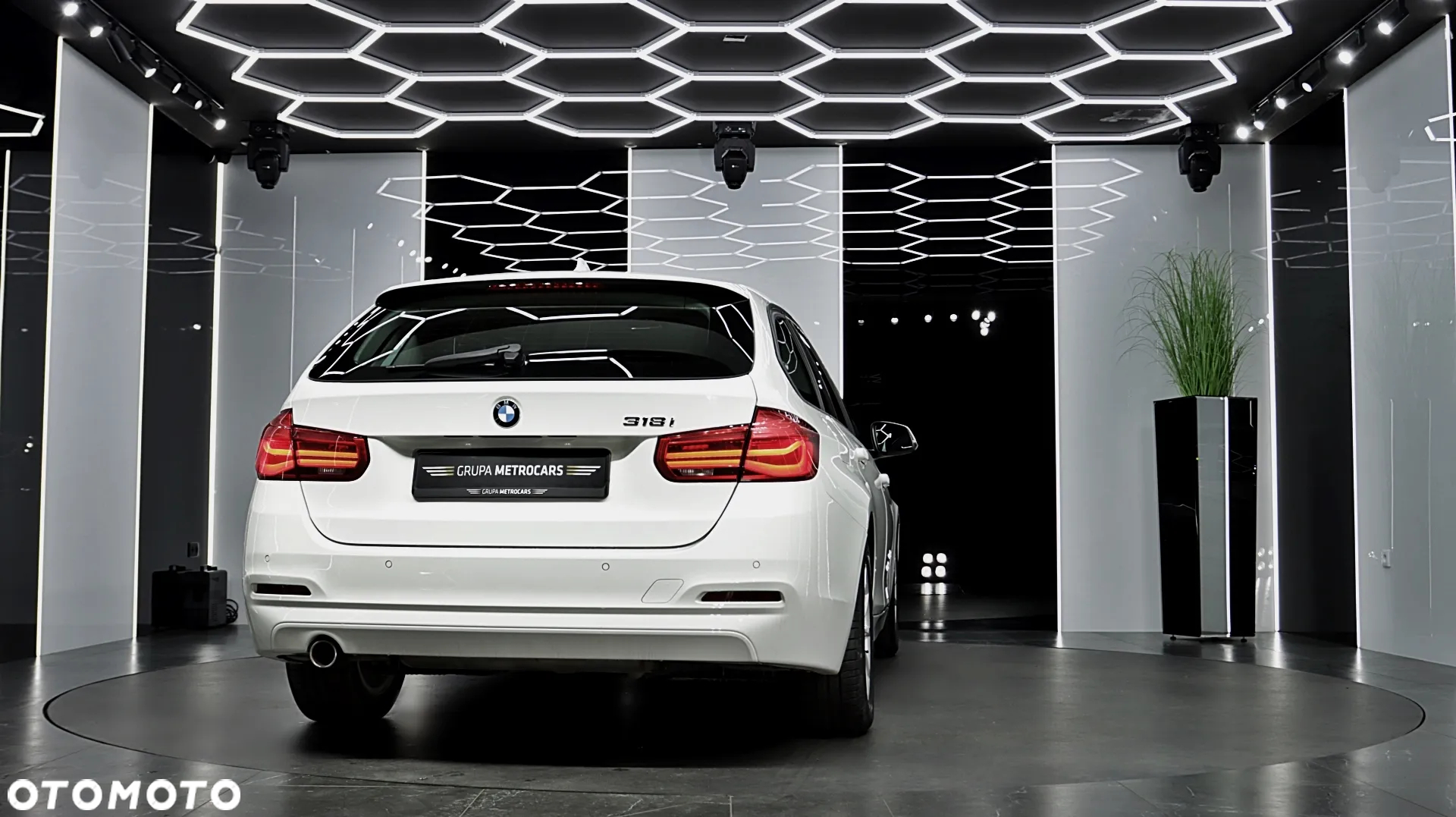 BMW Seria 3 318i GPF - 8
