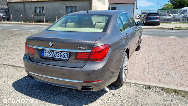BMW Seria 7 740i