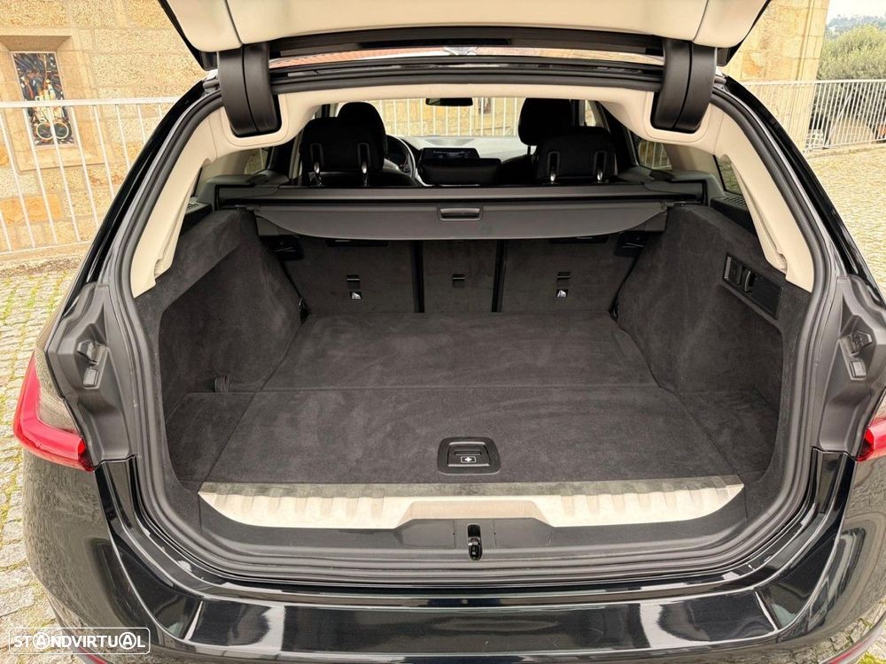 BMW 330 e Touring Corporate Edition Auto - 23