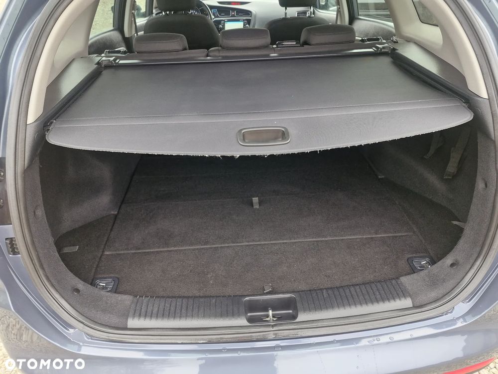 Kia Ceed - 33