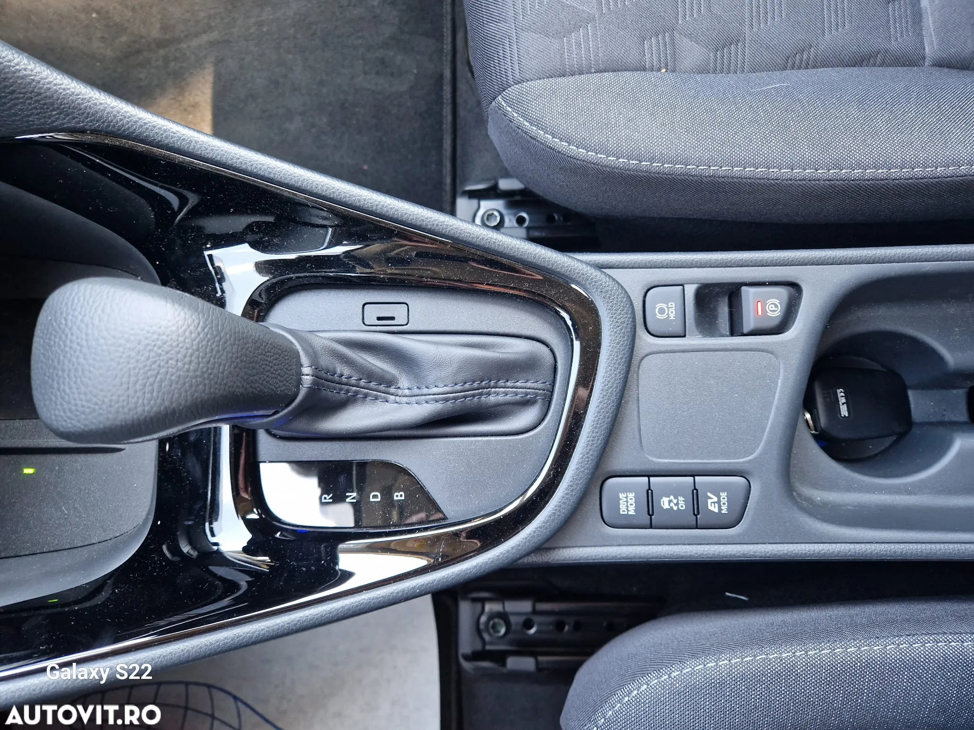 Toyota Yaris 1.5 VVT-i HSD Dynamic - 19