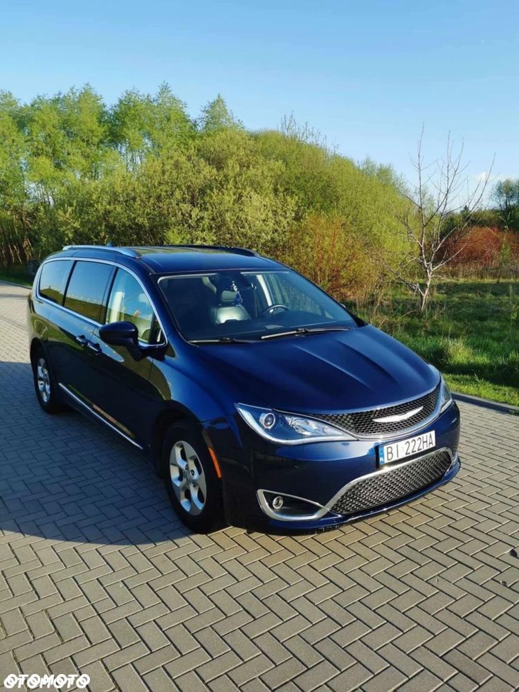 Chrysler Pacifica - 4