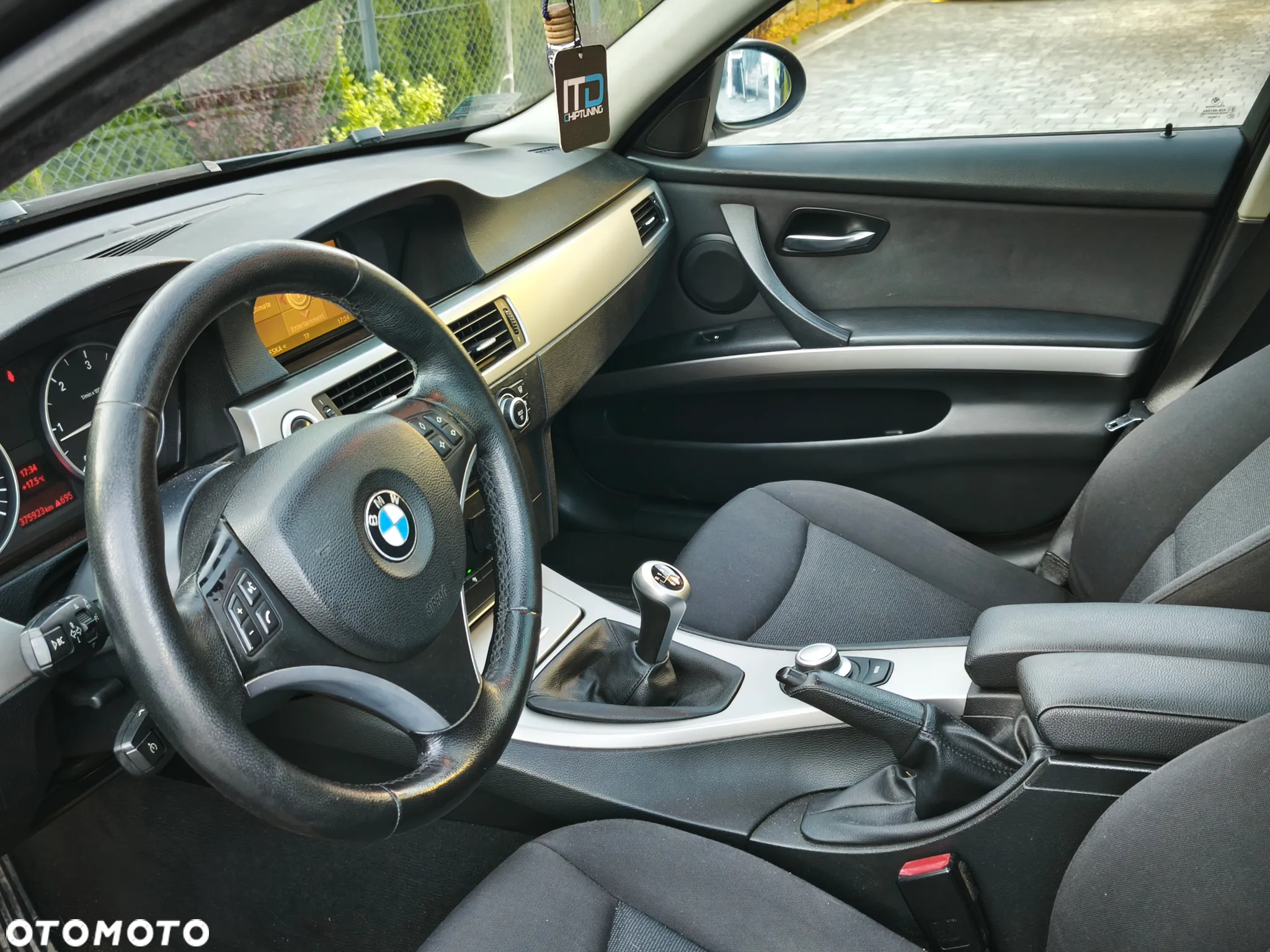 BMW Seria 3 318d DPF Touring - 13