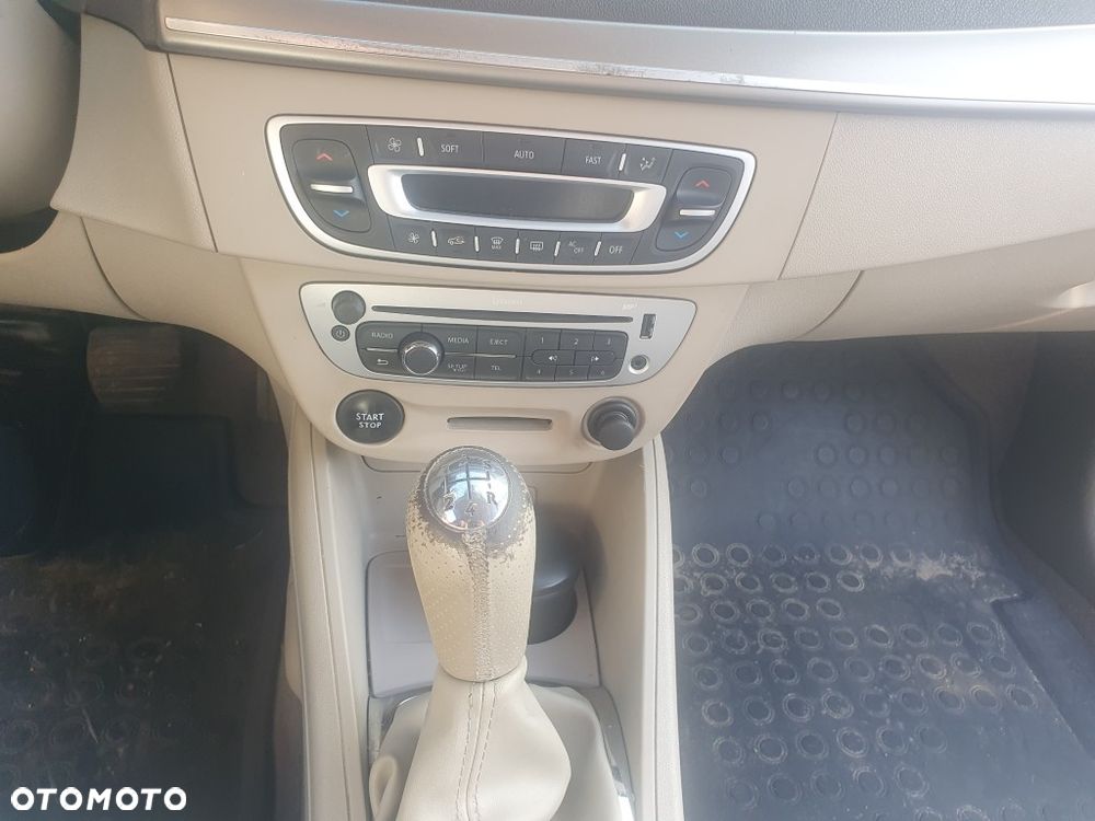 Renault Fluence 1.6 16V Privilege - 24