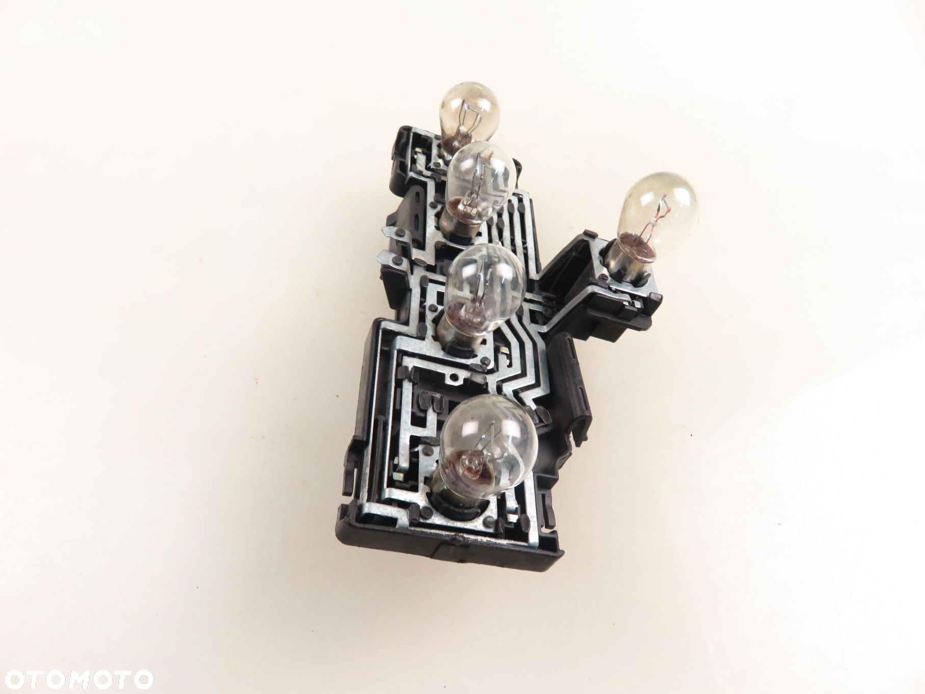 WKŁAD LAMPY LEWY TYŁ VW PASSAT B5 FL Variant  3B9945257B 6PIN - 8