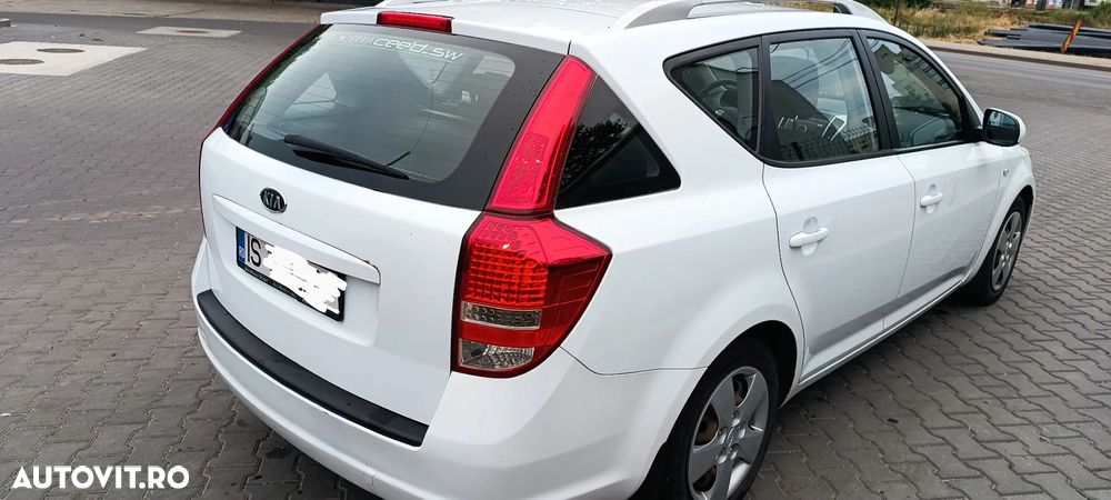 Kia Ceed 1.6 CRDi SW Spirit - 6