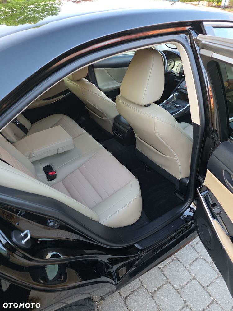 Lexus IS 200t Elite - 10