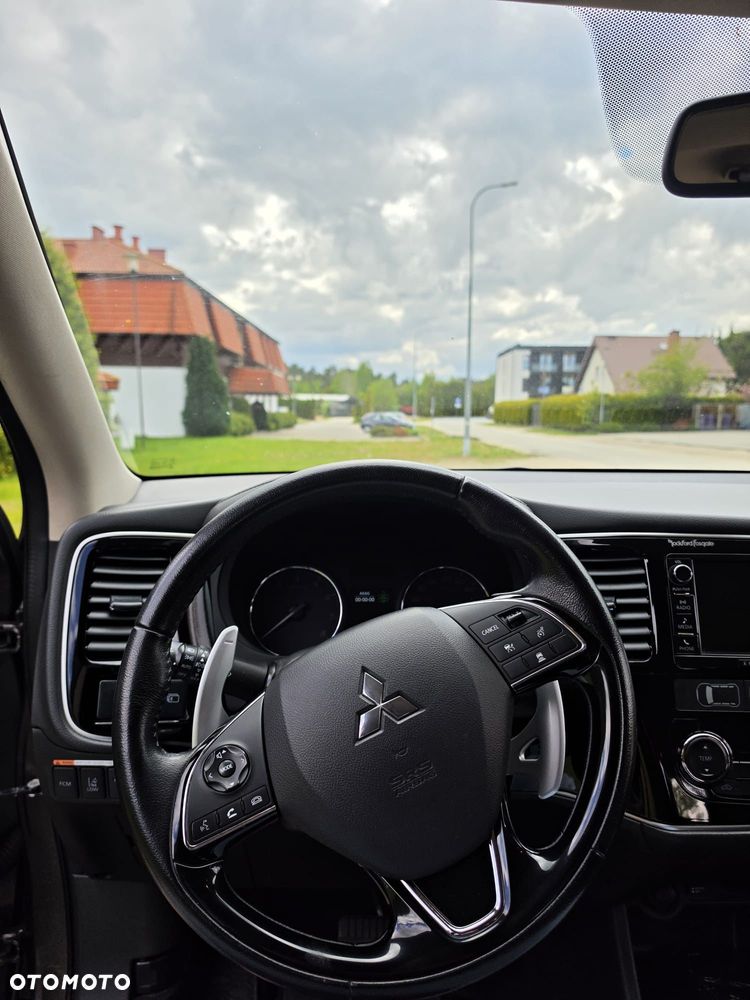 Mitsubishi Outlander 2.0 Instyle + 4WD CVT - 7