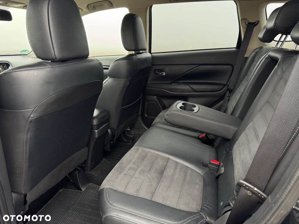 Mitsubishi Outlander 2.0 2WD CVT Diamant Edition+ - 26