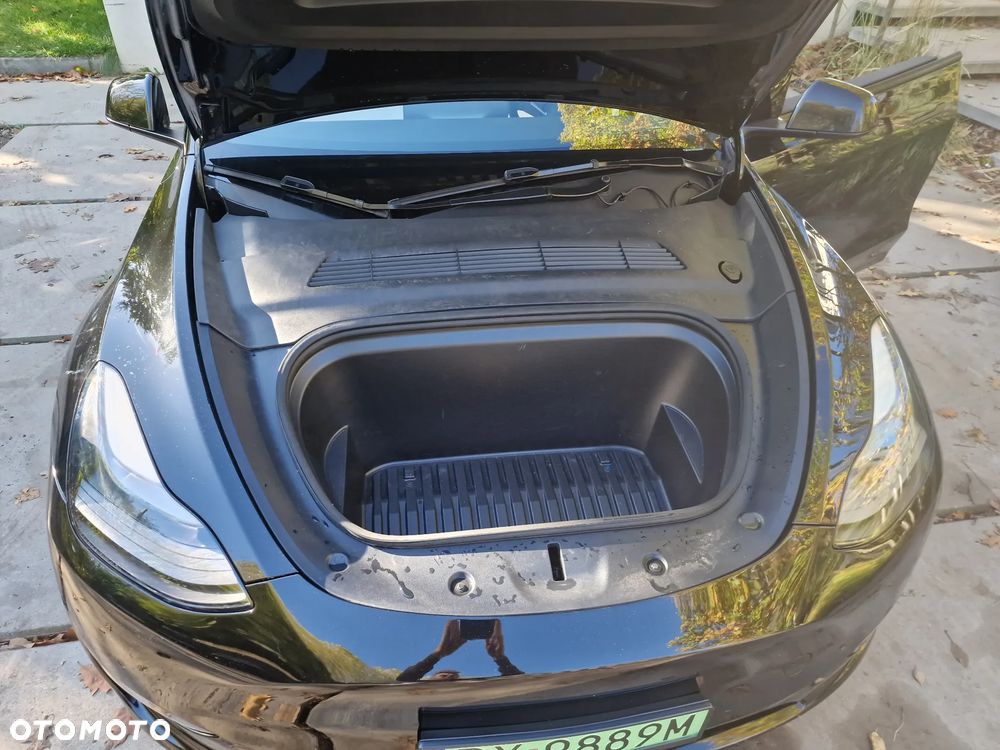 Tesla Model Y Long Range AWD - 16