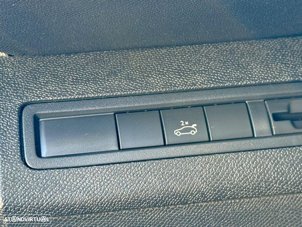 Peugeot 3008 1.6 BlueHDi Allure EAT6 J18 - 31