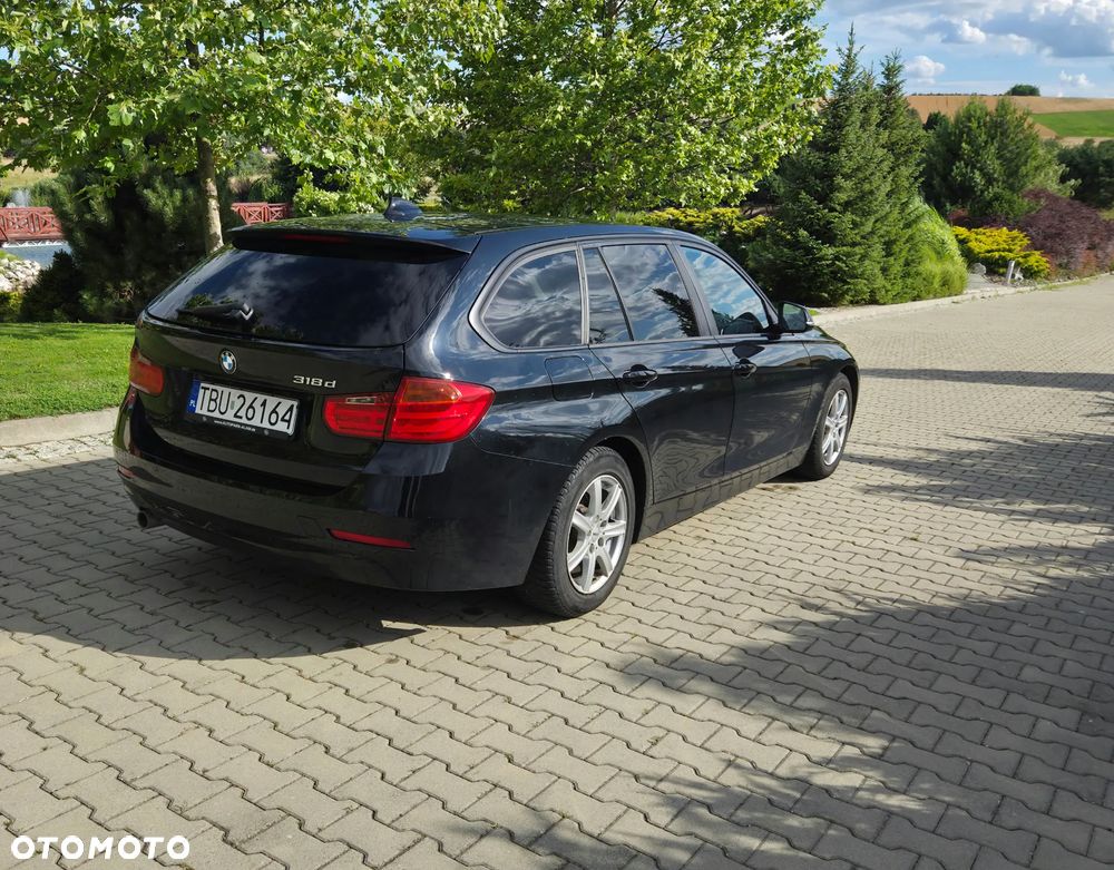 BMW Seria 3 318d Touring - 27