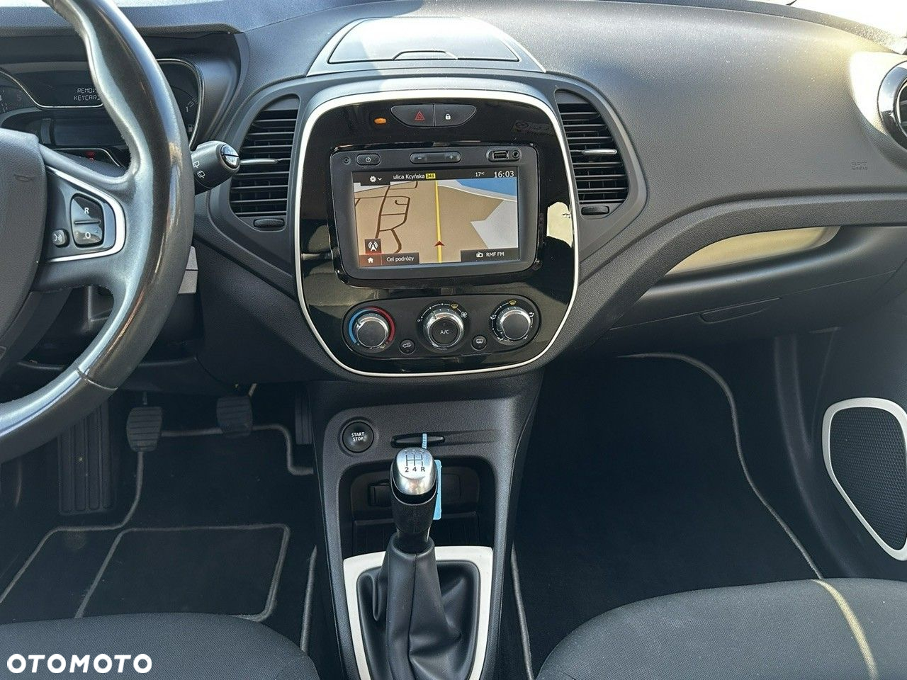Renault Captur - 16