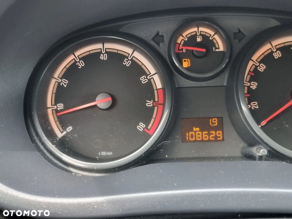 Opel Corsa 1.2 16V Essentia - 8