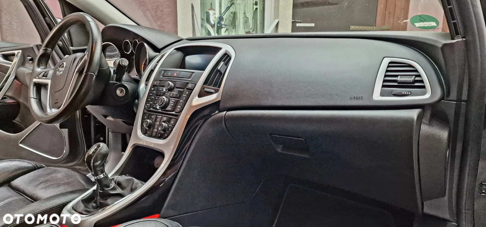 Opel Astra 1.6 Turbo Sports Tourer Design Edition - 4