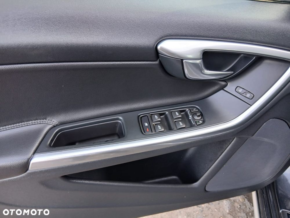 Volvo V60 D3 Summum - 19