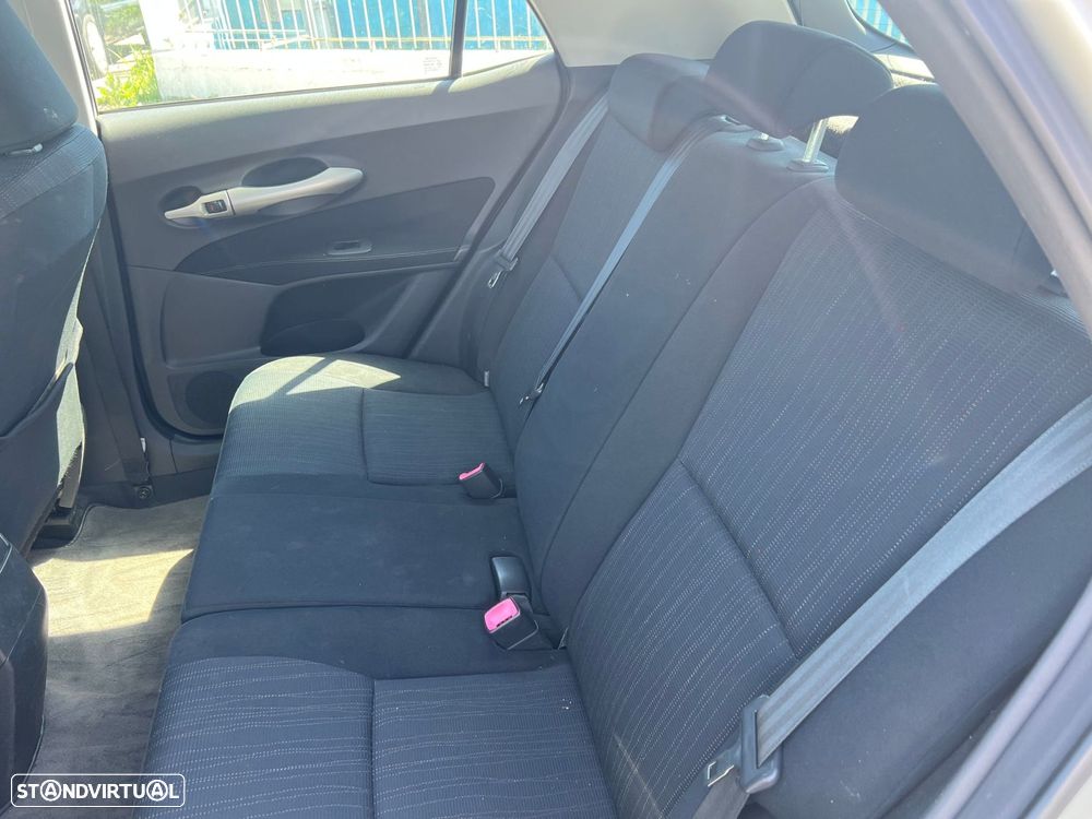 Toyota Auris 1.33 VVT-i AC+VSC - 12