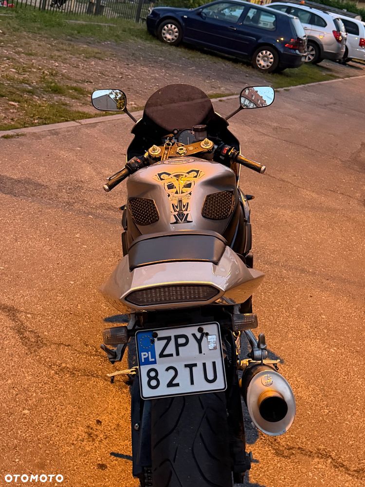 Yamaha R1 - 3