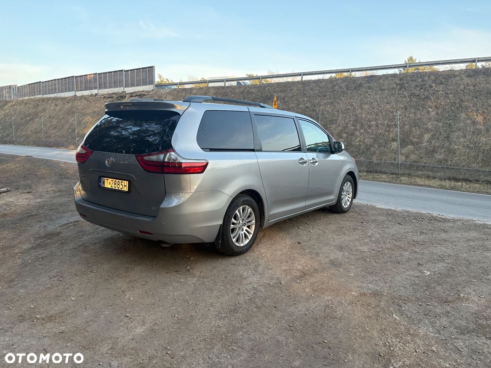 Toyota Sienna 3.5 V6 SE - 6