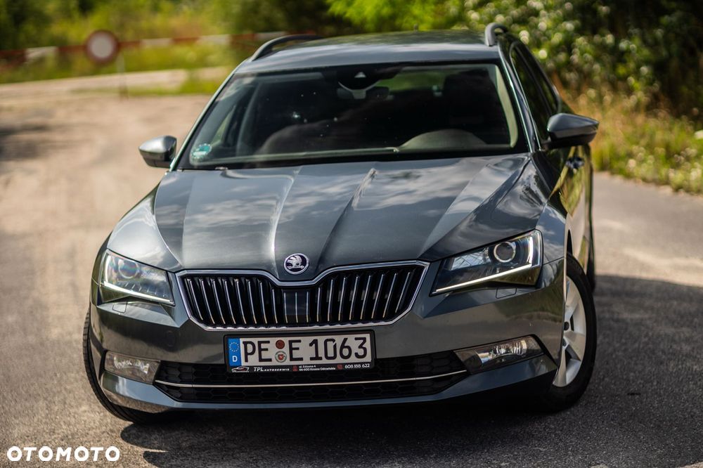 Skoda Superb 2.0 TDI DSG Ambition - 19