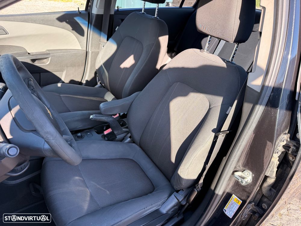 Chevrolet Aveo 1.2 LT Bi-Fuel - 10