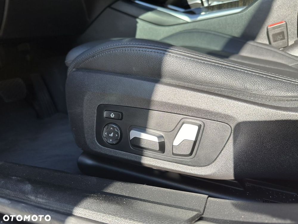 BMW Seria 3 330i Sport Line - 22