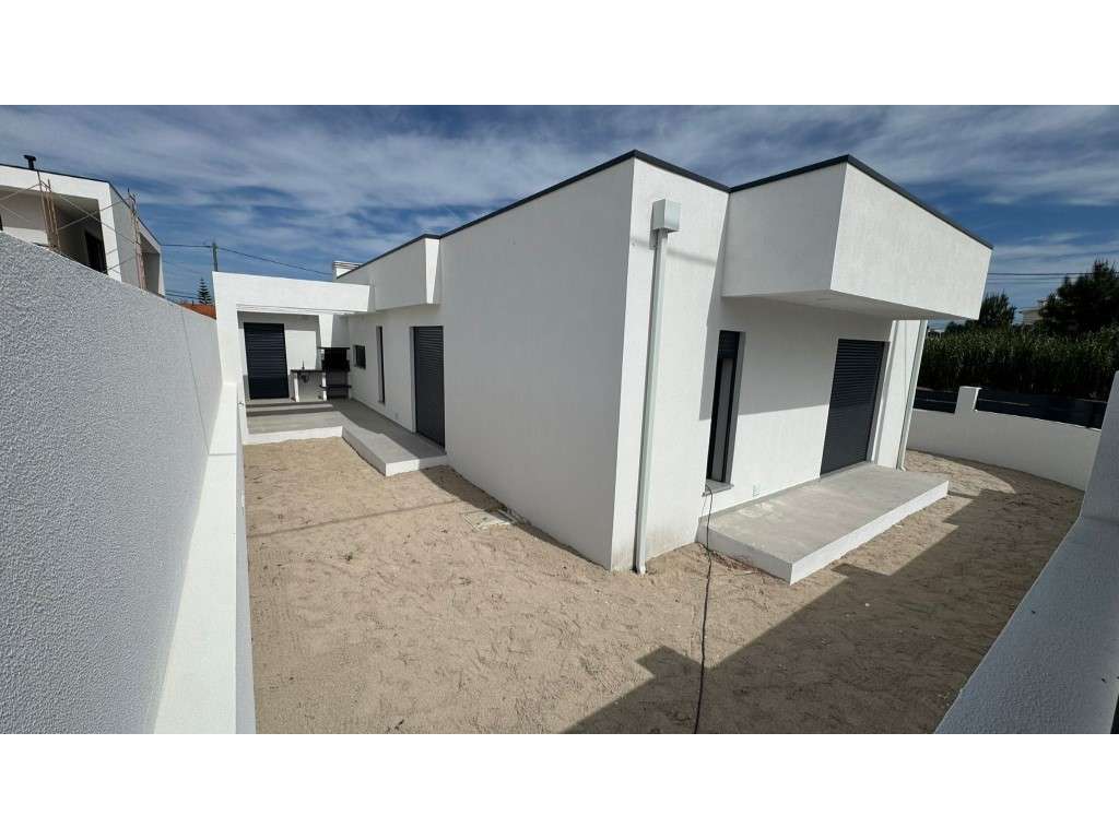 Moradia Isolada Térrea estrear T 3 + lavandaria e garagem, pronta a... - Grande imagem: 2/10