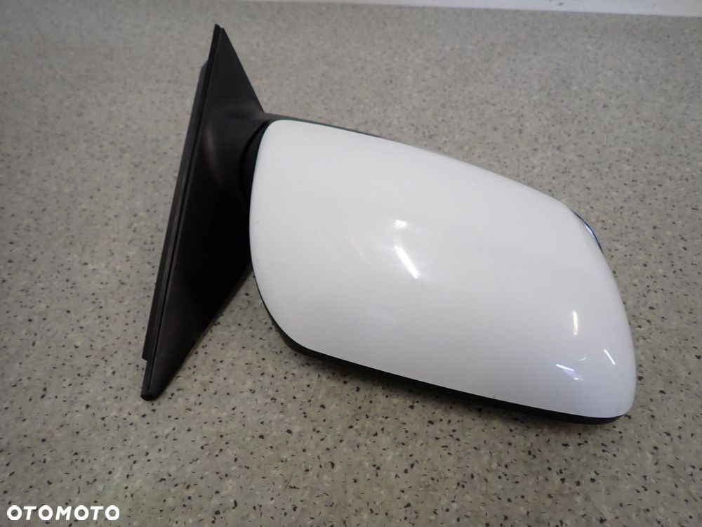 KIA VENGA 09- LUSTERKO PRAWE 7F 8 PIN - 8