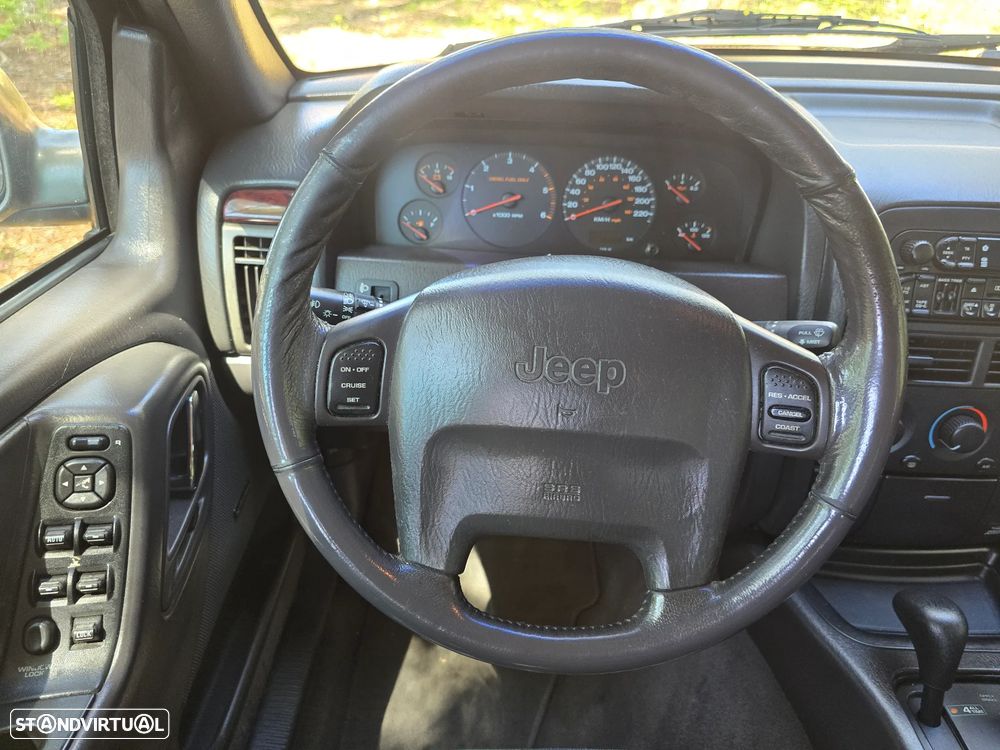 Jeep Grand Cherokee 3.1 TD Laredo - 31