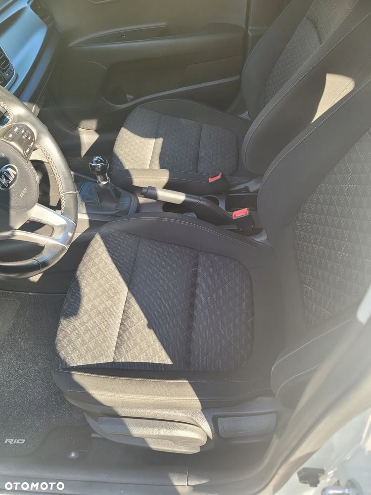 Kia Rio - 9