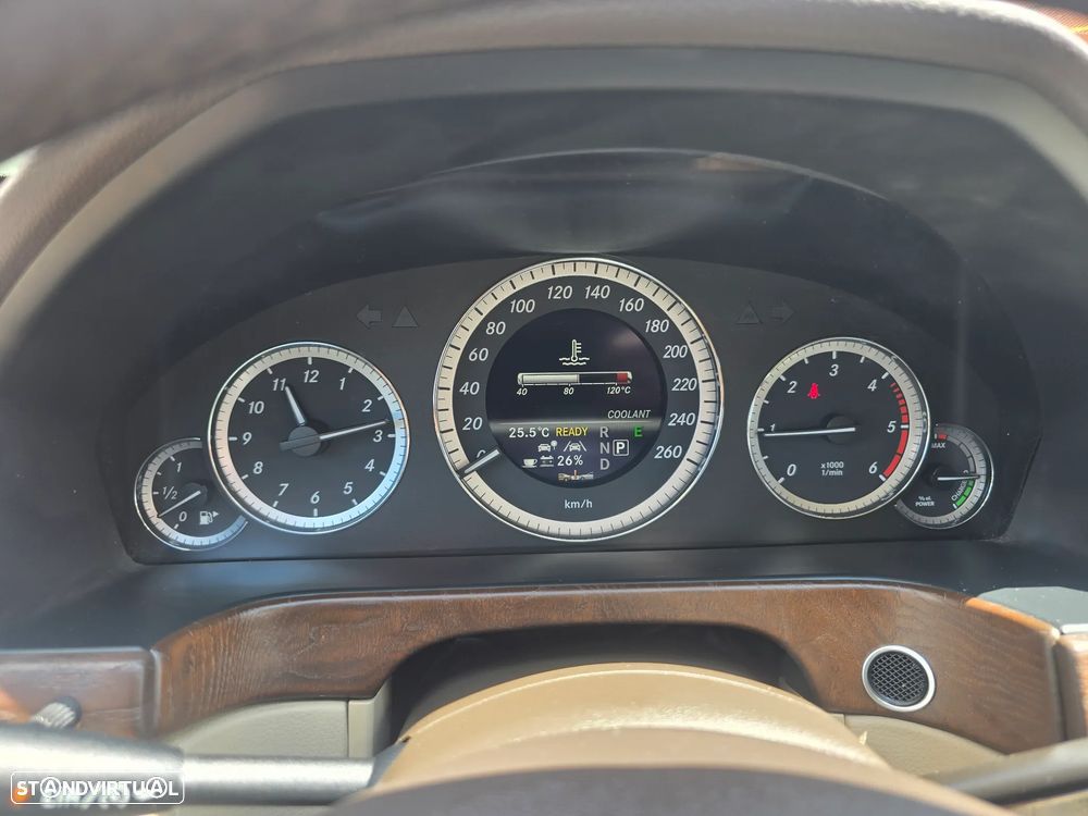 Mercedes-Benz E 300 Bluetec Hybrid Avantgarde - 12