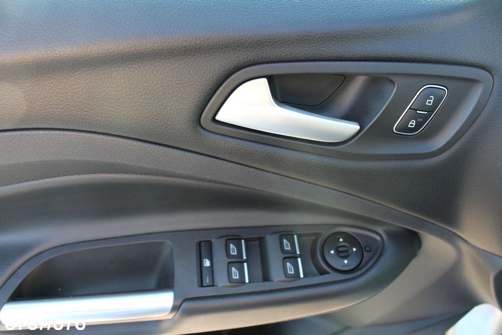 Ford Kuga 1.5 EcoBoost 2x4 Titanium - 13