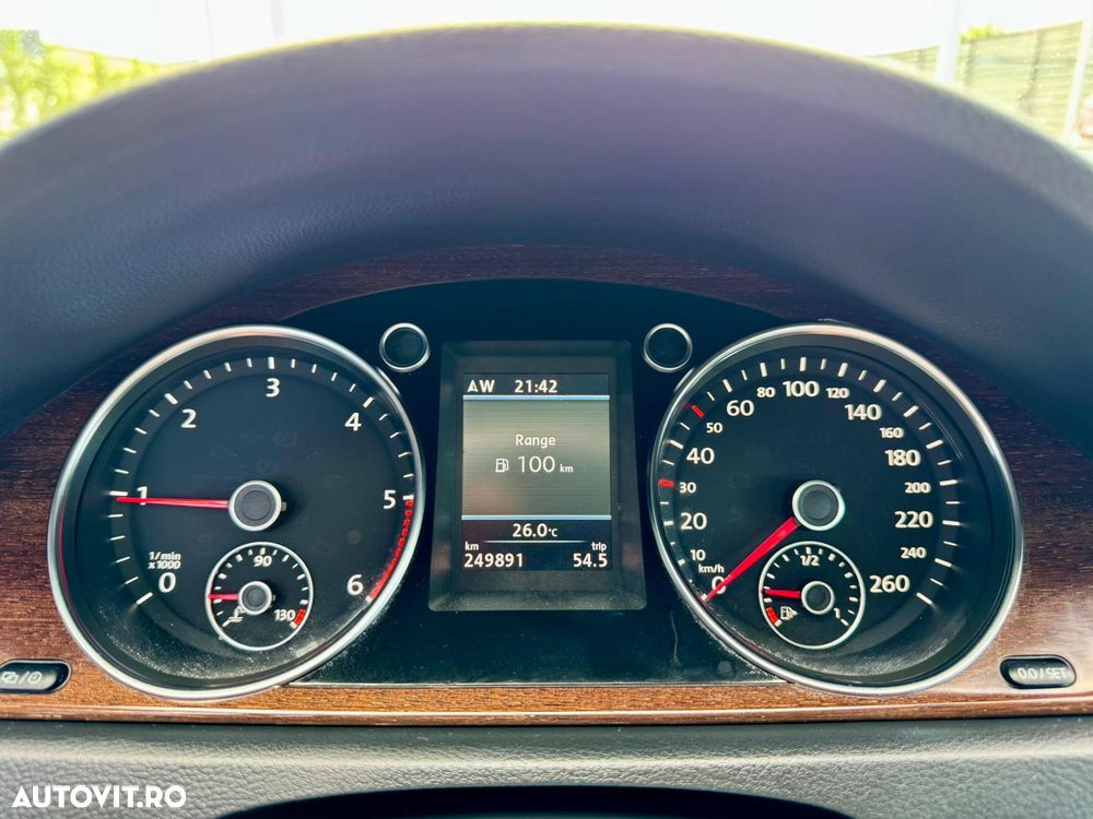 Volkswagen Passat 2.0 TDI Highline - 26