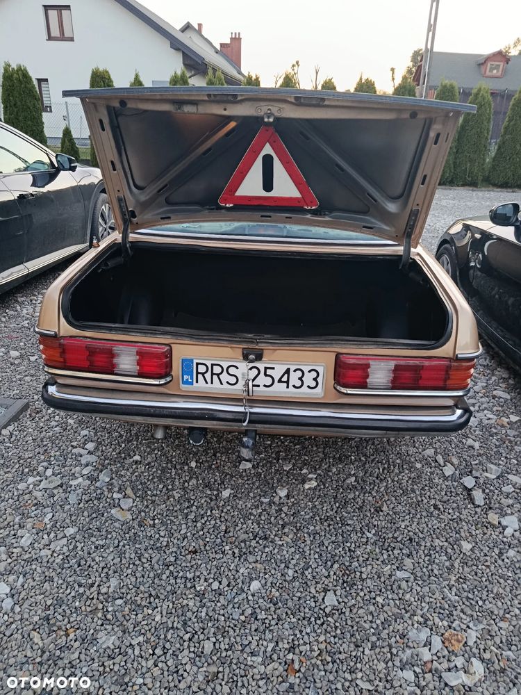 Mercedes-Benz W123 - 16