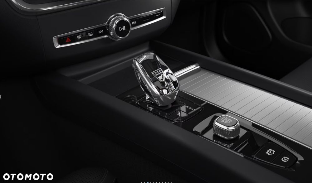 Volvo XC 60 T6 Plug-In Hybrid AWD Ultra Black Edition - 12