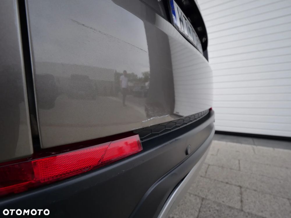 Land Rover Discovery Sport 2.0 D200 mHEV R-Dynamic SE - 9