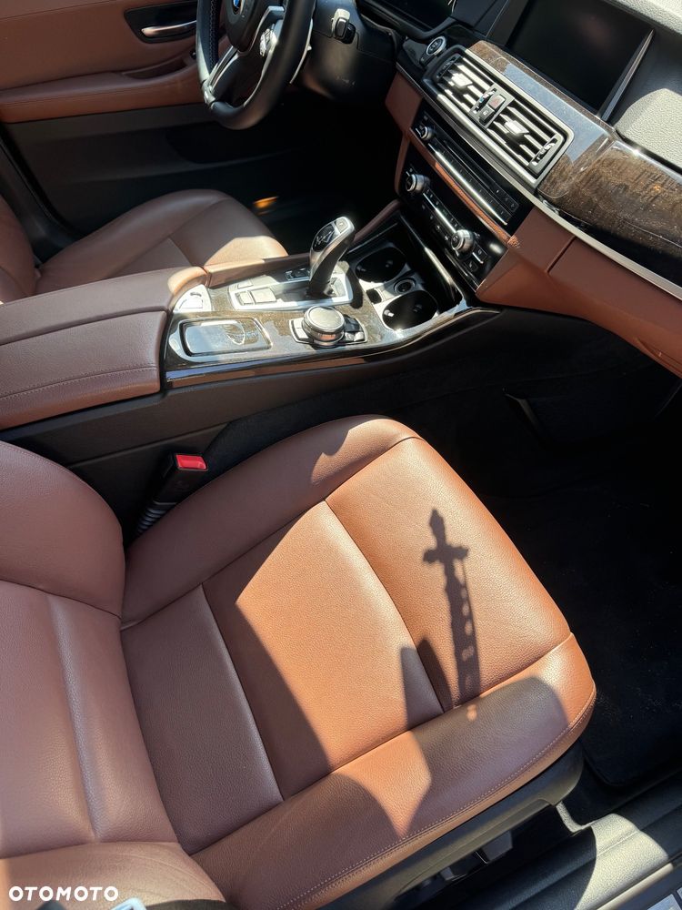 BMW Seria 5 535i Luxury Line - 28